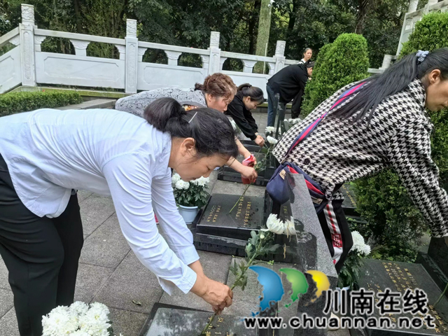 龙马潭区小市街道回龙湾社区组织清明节祭扫活动(图2) 微信图片_20240403101751.jpg