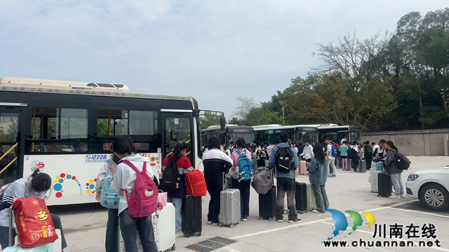 民心守护 | 泸县一中携手公交公司开展定制公交进校园服务