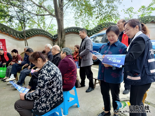 泸县玉蟾街道：垃圾分类知识普及 共建绿色环保家园