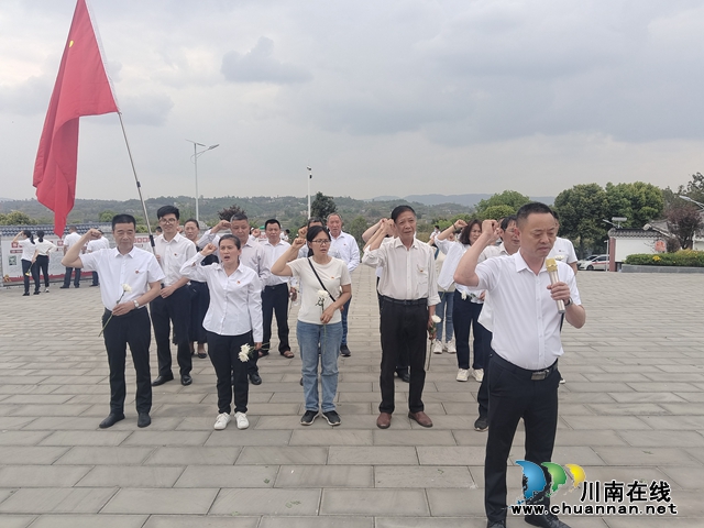 泸县玉蟾街道：倡导文明祭祀 守护平安清明