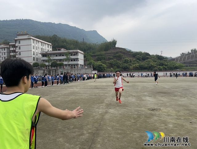 叙永县兴隆中学举行2024年春期田径运动会
