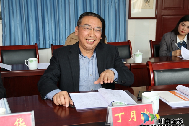 专家组作开题指导 (1).JPG