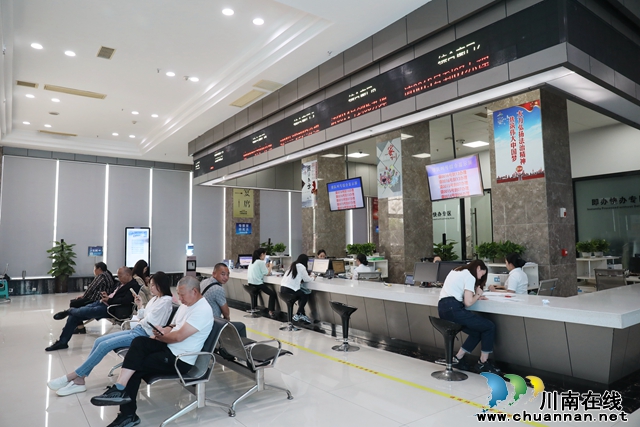 龙马潭：综合“小窗口”改革 助力提升营商环境“大升级”