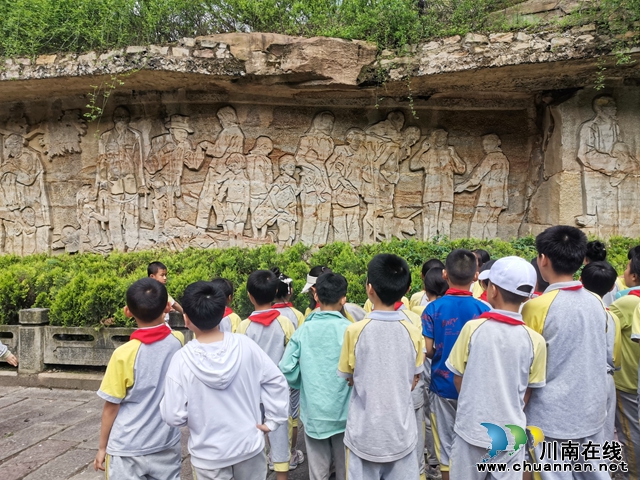 泸县青龙小学：研学玉蟾山 厚植爱国情