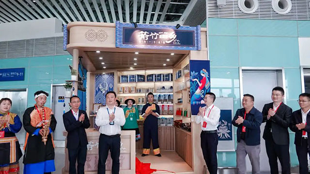 ​40余款特色产品尽情选！苗乡农特产品亮相泸州机场