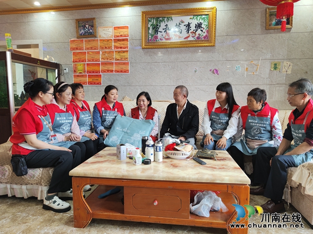 泸县玉蟾街道志愿服务队开展“关爱残疾人 走访慰问送温暖”活动