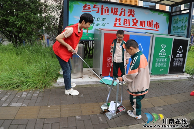 叙永县鱼凫公园幼儿园开展垃圾分类党员志愿服务活动