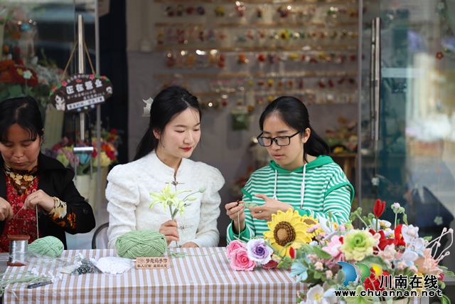 泸县：居家妈妈巧手钩出美好生活