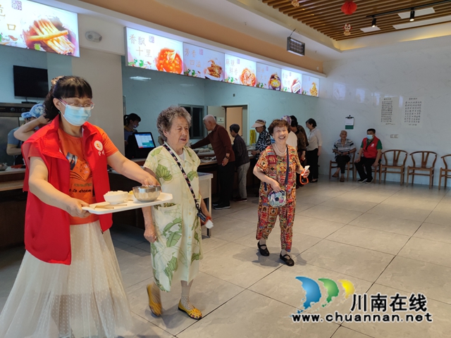 泸州市老年大学：助力长者用餐，温暖幸福“食”光
