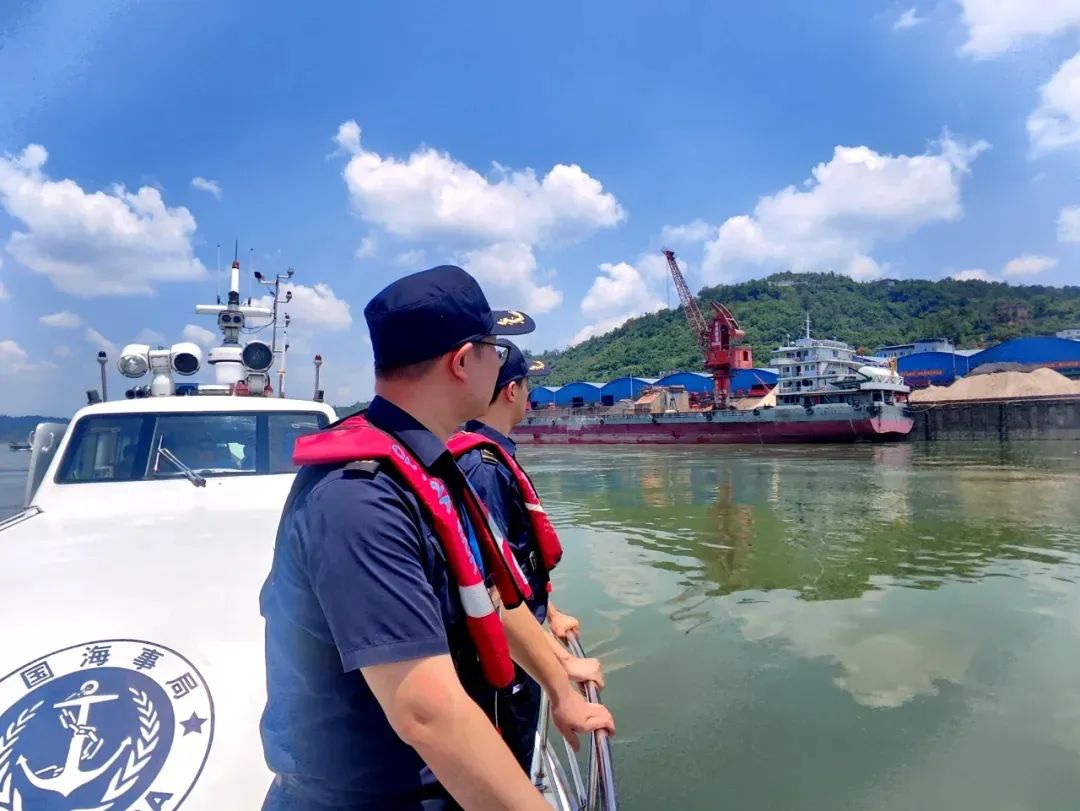 2024年首艘万吨级LNG货轮顺利驶入长江泸州段(图2) 2.jpg