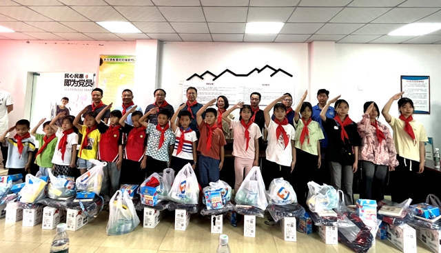 “六一关怀行 温情暖童心”，泸县关工委组织开展六一儿童节慰问系列活动！