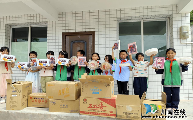 古蔺县老促会到农村学校开展 “六一”儿童节慰问活动