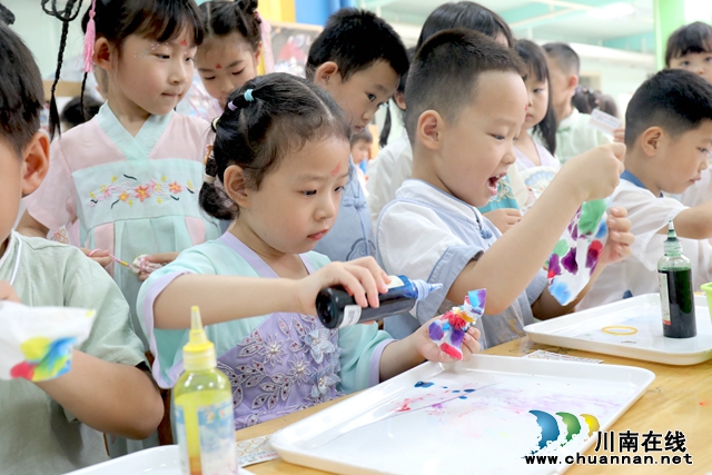 龙马潭：萌娃汉服游园 民间游戏乐趣多