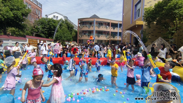 泸县城东幼儿园开展“水悦童年 乐享六一”亲子活动