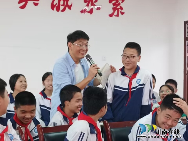 泸县云龙镇上坪学校开展心理健康讲座