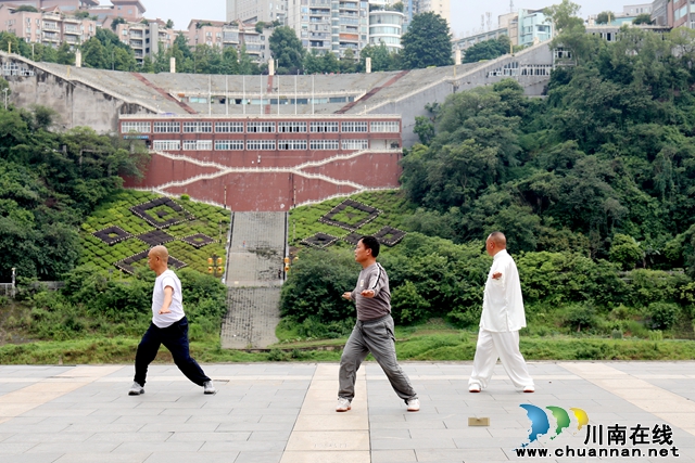 龙马潭：“静音”行动 护航高考