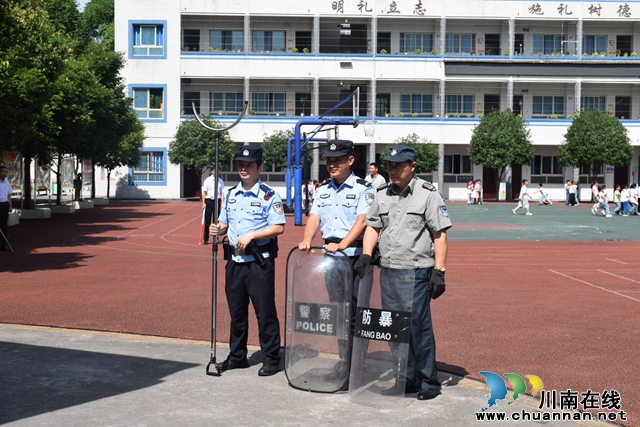警校联动，共保平安 | 叙永银顶小学开展反恐防暴应急演练