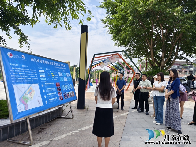 四川省慈善联合总会到泸县玉蟾街道调研“阅芽图书馆”试点工作