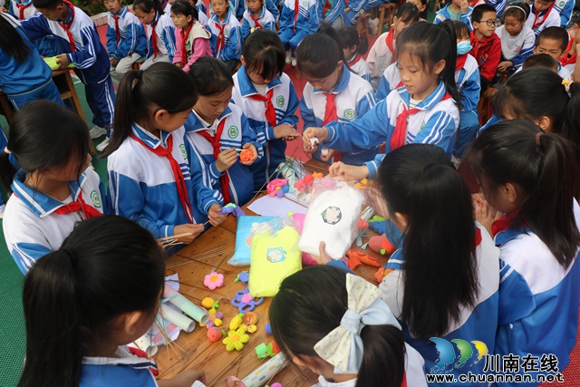 叙永县麻城镇中心小学校：“展缤纷社团，育时代新人”社团展示活动开始了！