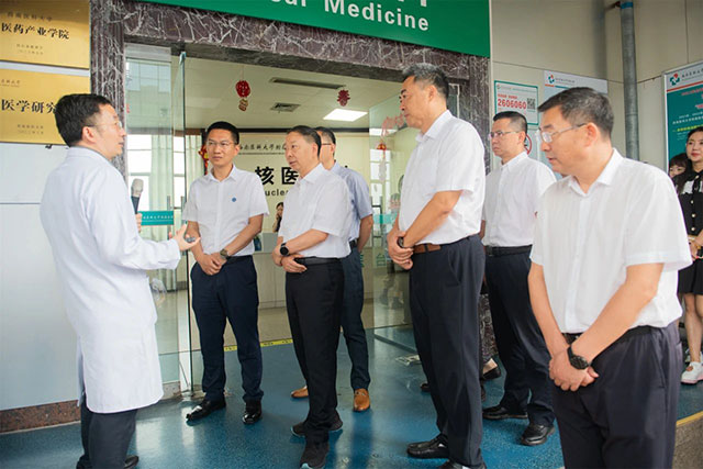 省医保局党组书记、局长邓正权一行莅临西南医科大学附属医院调研指导