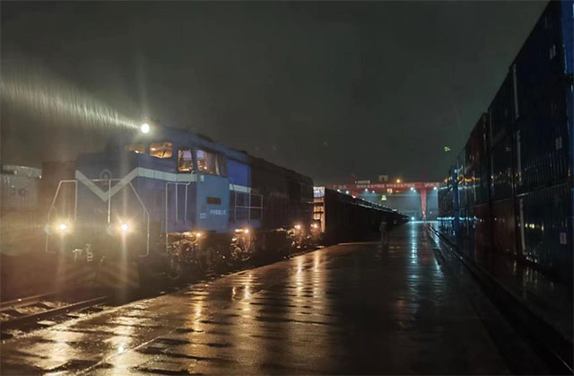 泸州港—遵义铁水联运班列试运行