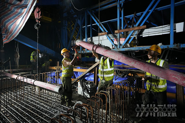 隆黄铁路隆昌至叙永段扩能改造工程泸州沱江铁路特大桥昨日合龙