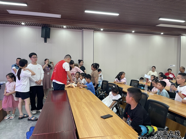 小市街道杜家街社区开展“爱同行 暑于你”青少年安全、急救知识宣讲活动(图2) 293c46239e53bdd7720ad4c4f2b884af.jpg