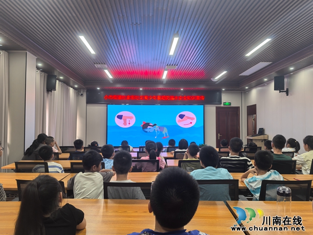 龙马潭区小市街道杜家街社区开展青少年暑期防溺水安全知识宣传