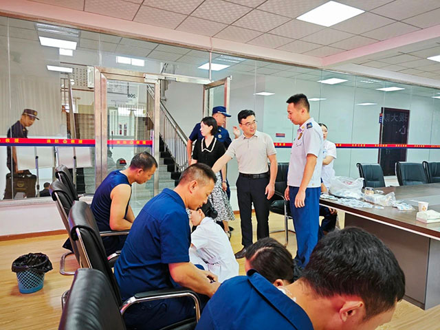 古蔺县中医医院到古蔺县消防救援局开展“八一”建军节走访慰问活动