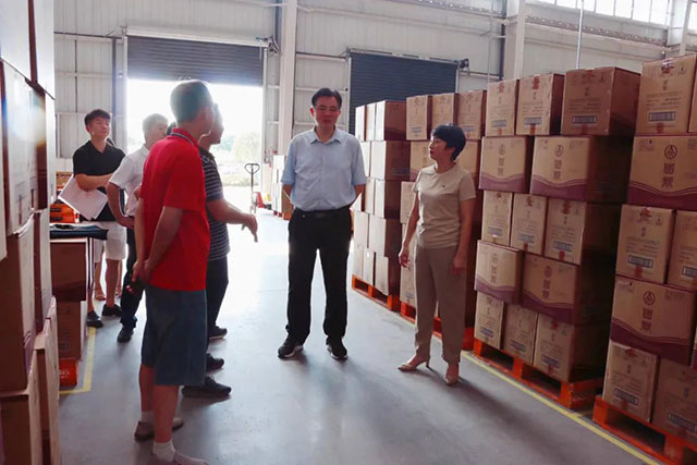 泸州市口岸物流办党组书记李智带队开展仓储物流业安全生产督导检查