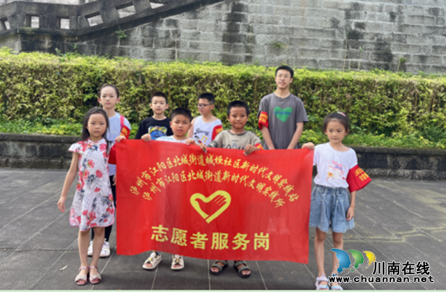 江阳区北城街道城垣社区组织开展汛期巡河志愿服务活动