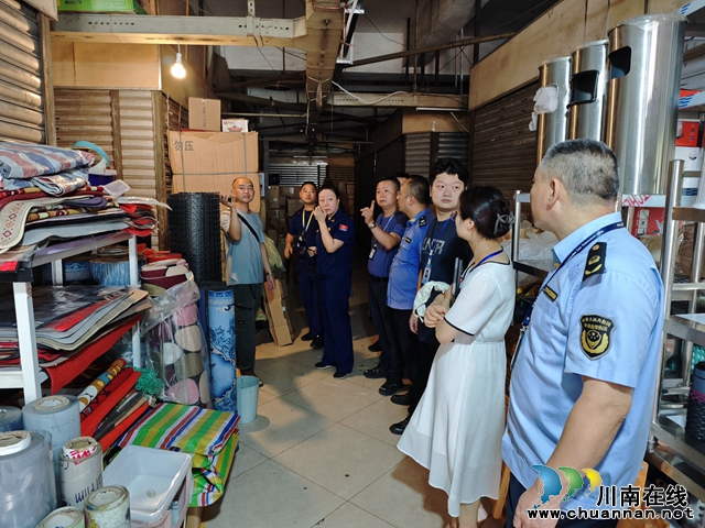 拧紧高温极端天气防火“安全阀”丨龙马潭区小市街道联合多部门开展回龙湾商圈消防安全集中整治