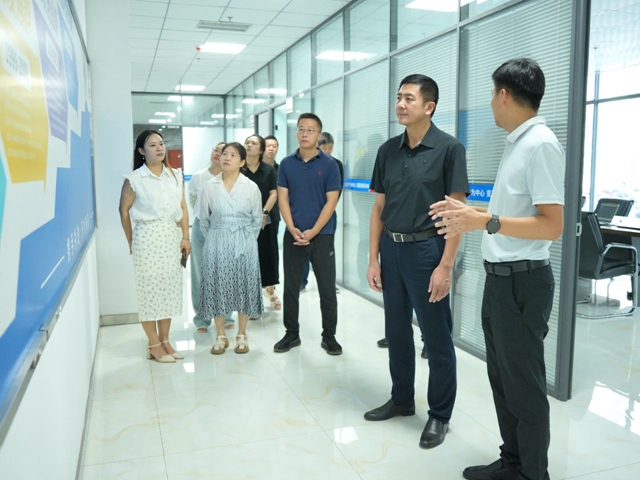 泸州高新区党工委书记肖刚深入企业宣讲党的二十届三中全会精神并调研督导重点项目建设