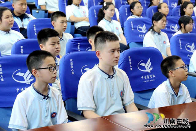 龙马潭：“开学第一课”“点亮”国防教育