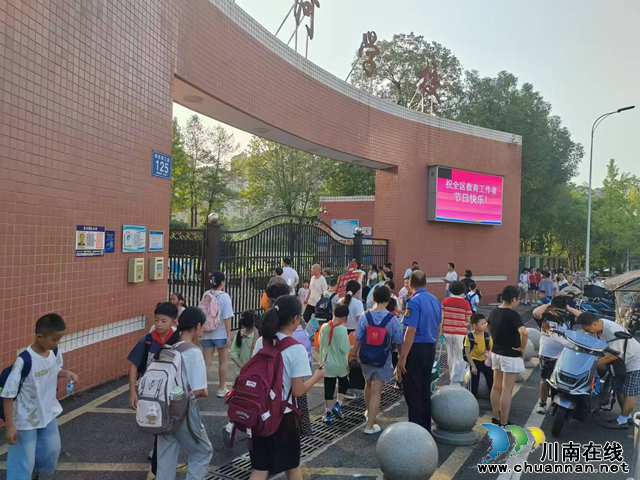 龙马潭区综合行政执法局：加强校园周边环境整治，护航“开学季”