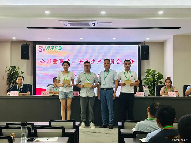 时为公司召开安全管理例会┃董事长李金龙:公司要对每一位时为人的安全负责(图11) 11.jpg