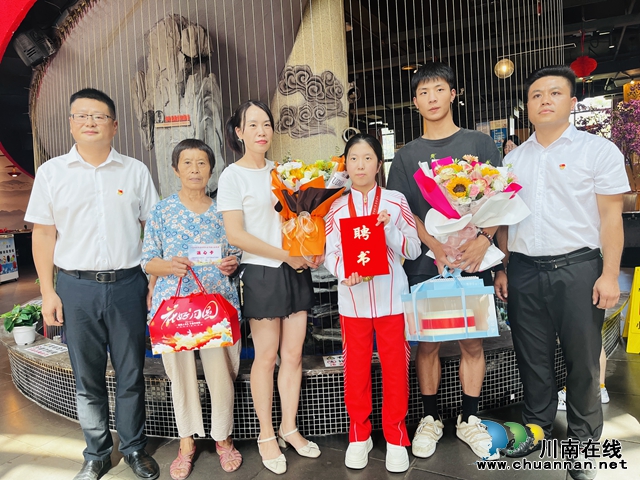 办就业公益讲座、观看红色电影、残奥冠军当公益大使 | 泸县玉蟾街道朝阳社区的中秋节不一般