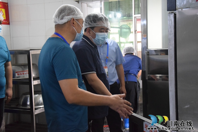 泸县一中：“食”刻守护舌尖上的校园安全