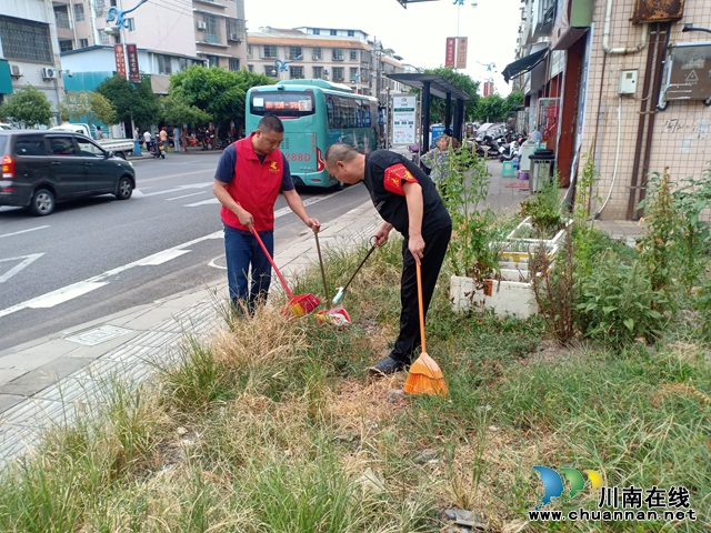泸县云龙镇开展“洁净家园迎国庆，全民行动展新颜”集中行动