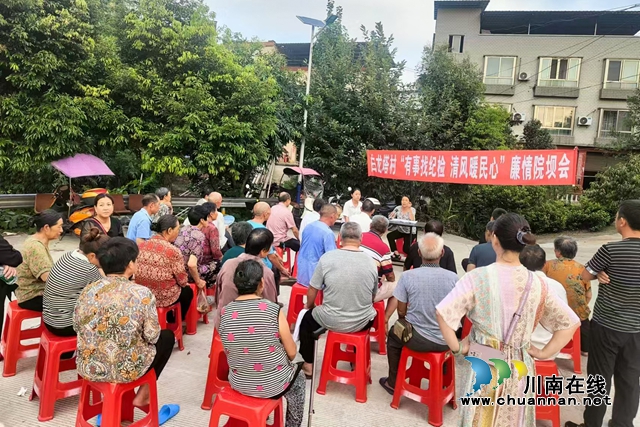 泸县玉蟾街道：一线解难题  清风暧民心