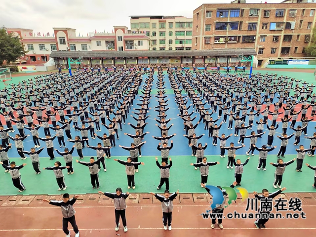 特色大课间  活力满校园｜泸县九中学区举行大课间及课服特色项目展示活动