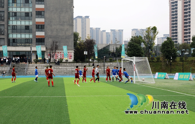 四川省第五届“贡嘎杯”青少年校园足球联赛（初中组）预赛在龙马潭举行