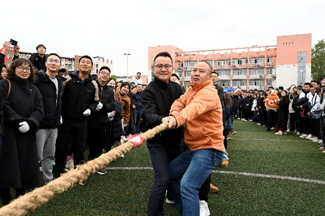 趣燃初冬，“师”展魅力┃泸县建校举行2024年教职工运动会