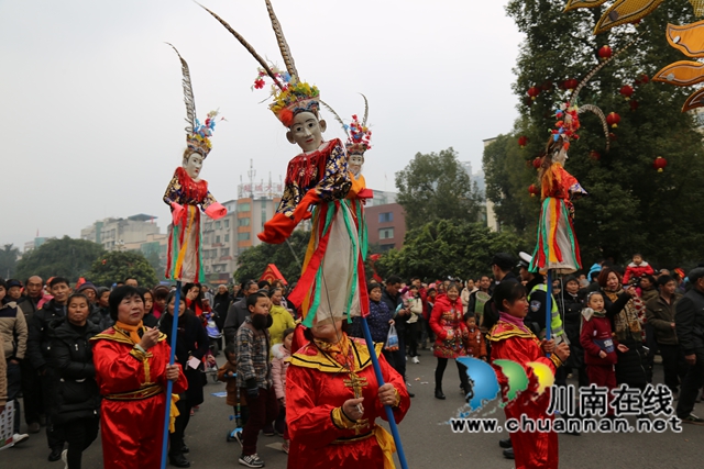 云锦木偶戏游街（曾佐然摄）.JPG