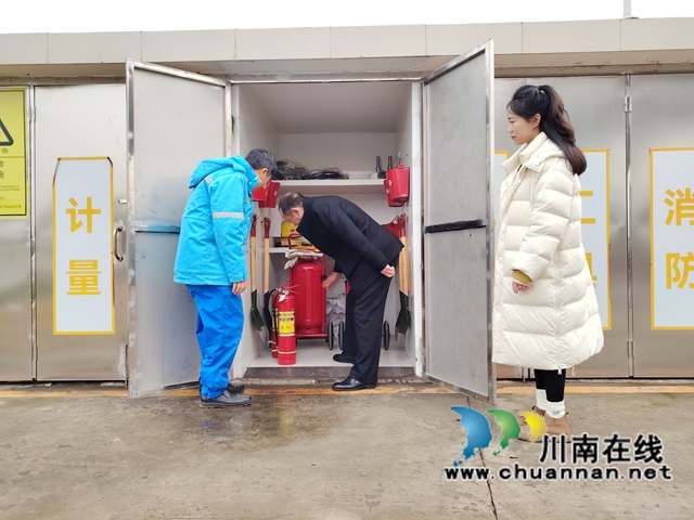 曾一洴到泸县百和镇开展节前安全督查