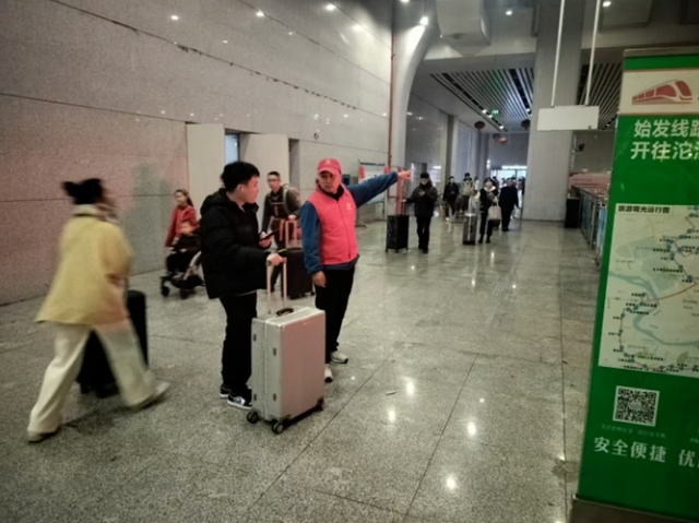 泸州公交红色领航—党员先锋行动｜温暖回家路 公交伴你行