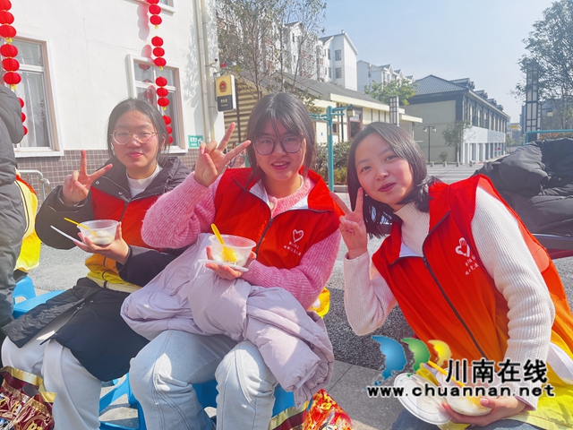 欢乐闹元宵 共筑爱国情｜泸县玉蟾街道朝阳社区开展大学生志愿者庆祝元宵节活动