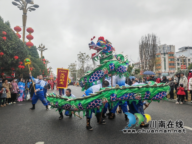 奇峰天河彩龙（曾佐然摄）.jpg