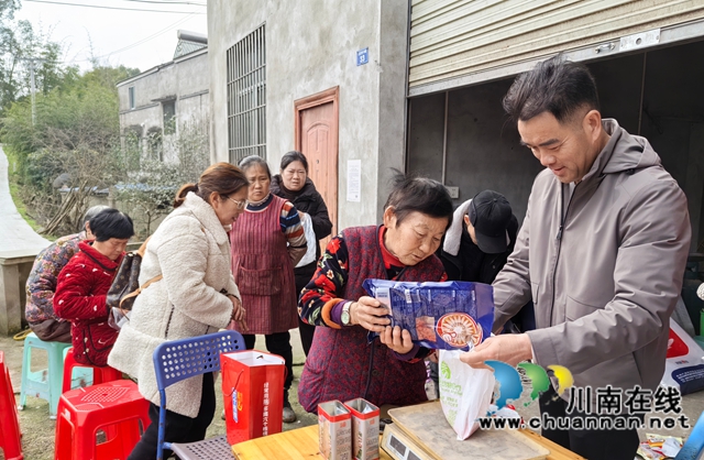 龙马潭区鱼塘街道：春耕送种暖人心 乡村振兴添动力