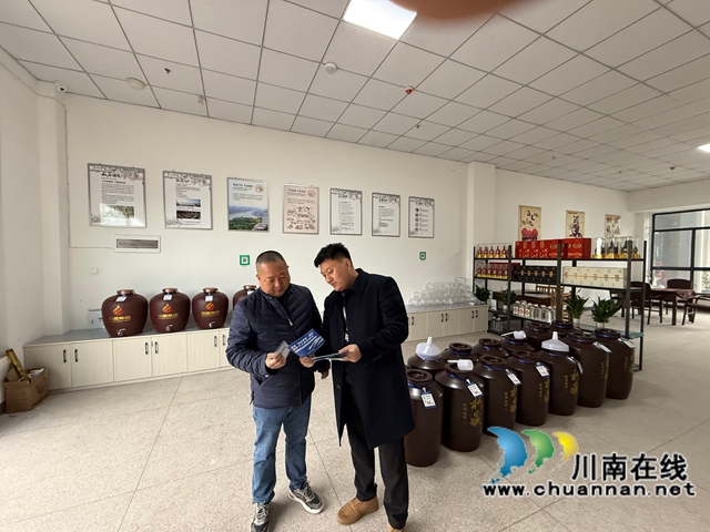 工行泸州分行助力“四川省第十二届茶叶开采活动周”活动 深化普惠金融宣传(图1) 泸州工行1.jpg